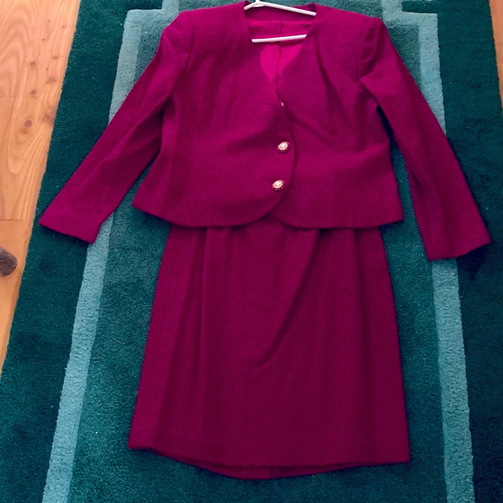 Talbot Petites Exquisitely Tailored 10P Cranberry Skirt Set.100% Wool. Stunning